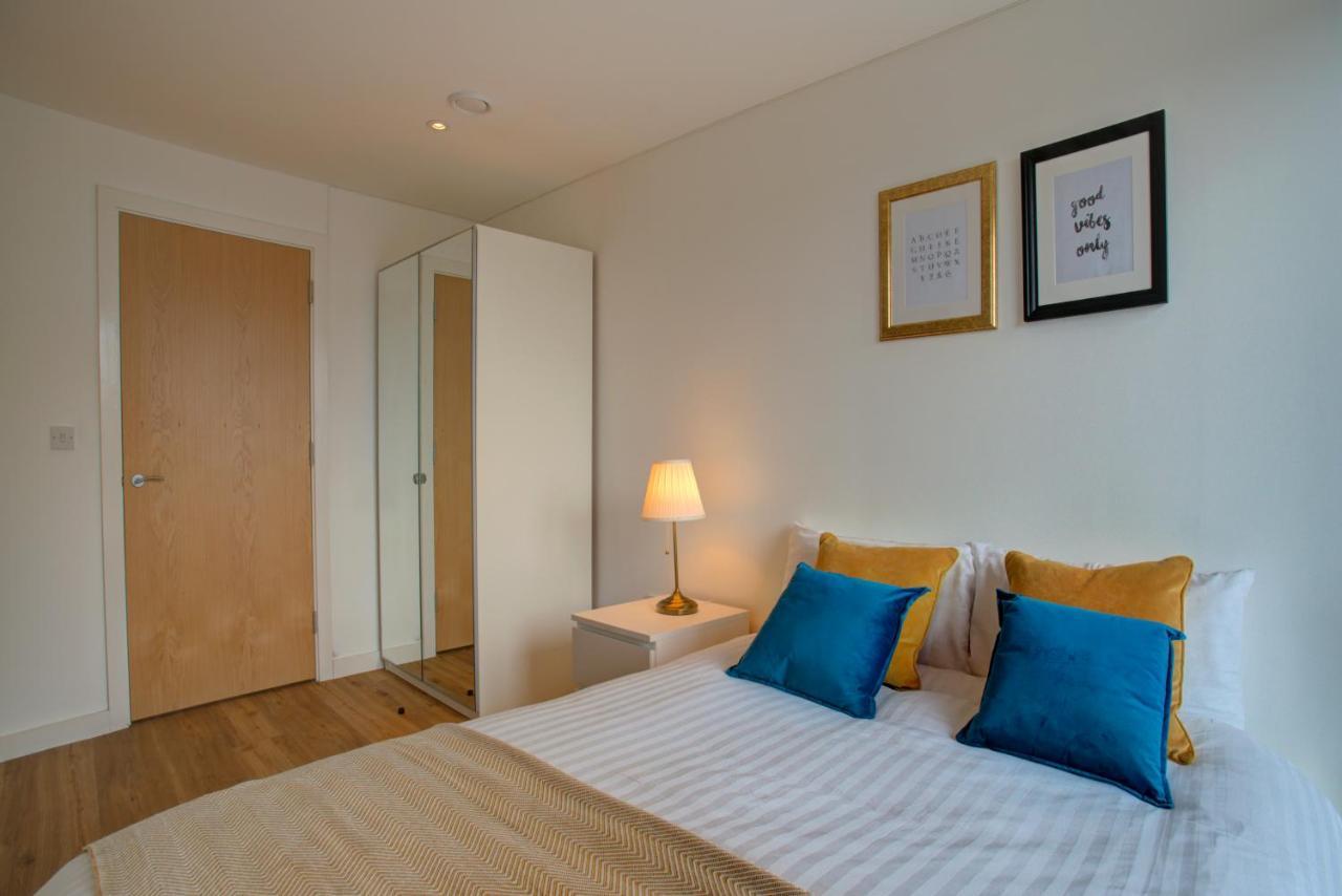 Lovely 2-Bed Apartment In Manchester With Parking Exterior foto